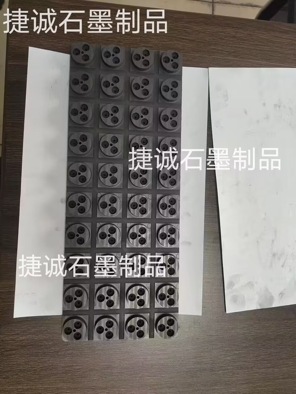 電子器件燒結(jié)用石墨治具，電子燒結(jié)石墨模具，半導(dǎo)體燒結(jié)石墨模具，二極管封裝石墨模具，燒結(jié)石墨模具，石墨模具，電子燒結(jié)石墨模具生產(chǎn)廠(chǎng)家，半導(dǎo)體燒結(jié)石墨模具生產(chǎn)廠(chǎng)家